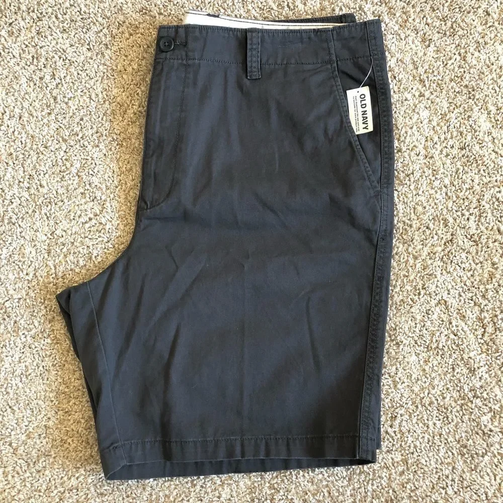 Old Navy Men’s Straight Lived-in Khaki Non-stretch Shorts 10” Size 42